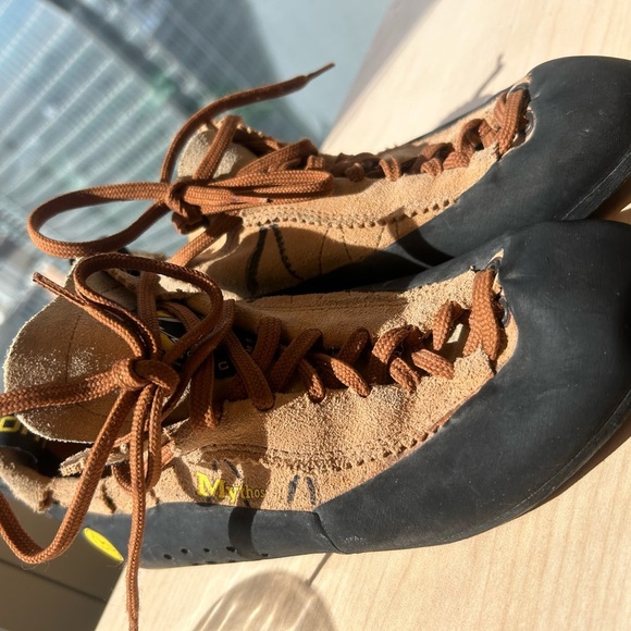 La Sportiva unisex women 9.5 climbing Athletic Shoes in very good condition - Picture 4 of 12